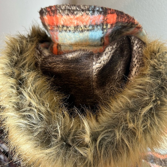 NWOT Urban Republic Plaid Girls Coat with Faux Fur Hood Size 16 - Picture 3 of 16